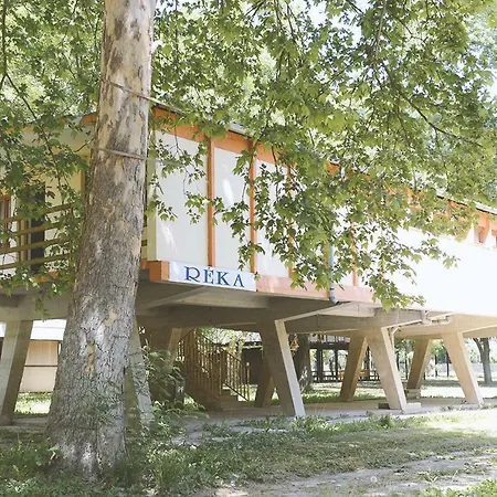 塞格德露营地及公寓